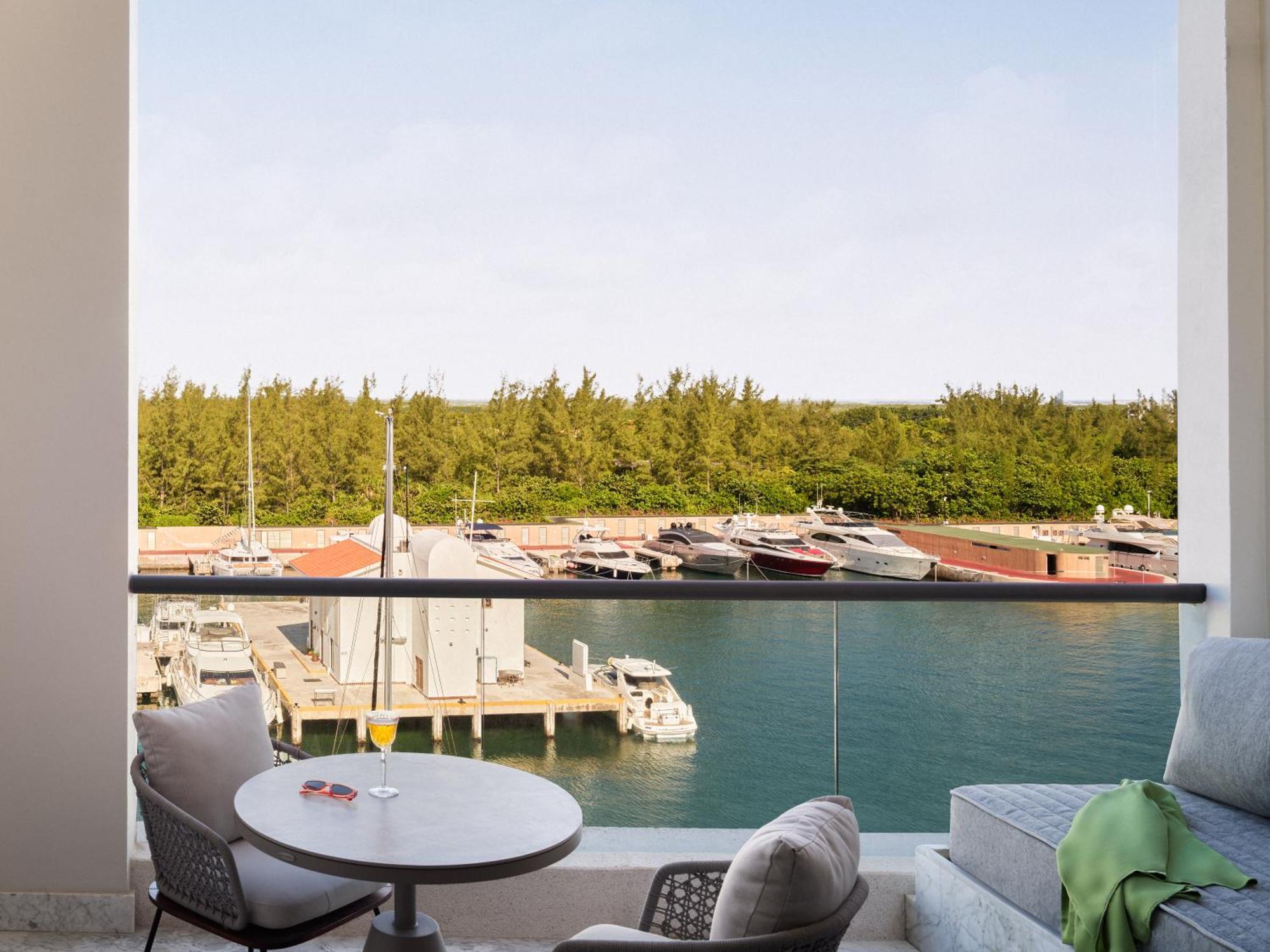 Euphoria Corner King Suite Marina View